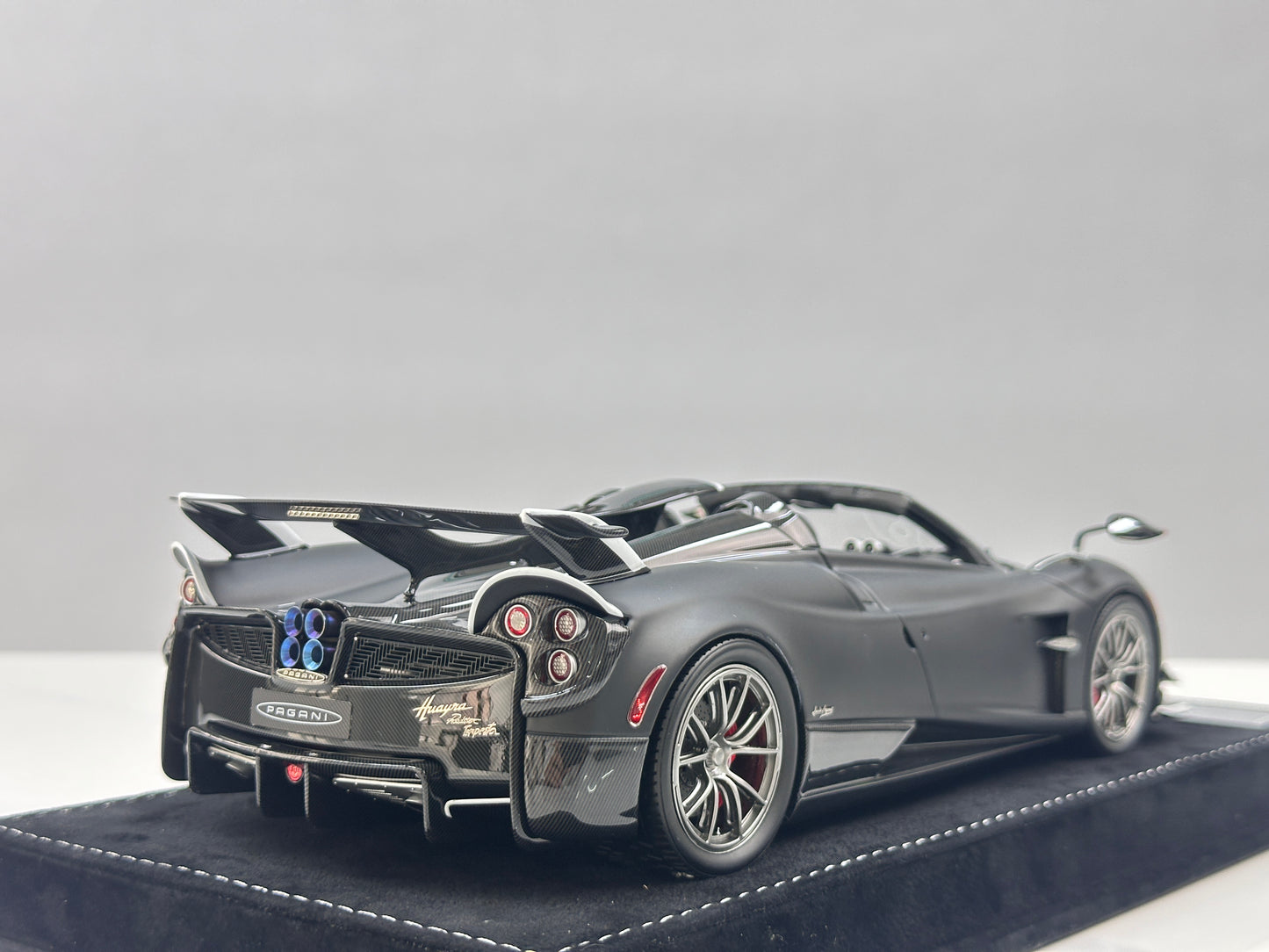 HH Model 1/18 Pagani Huayra Matte Black Carbon HH663