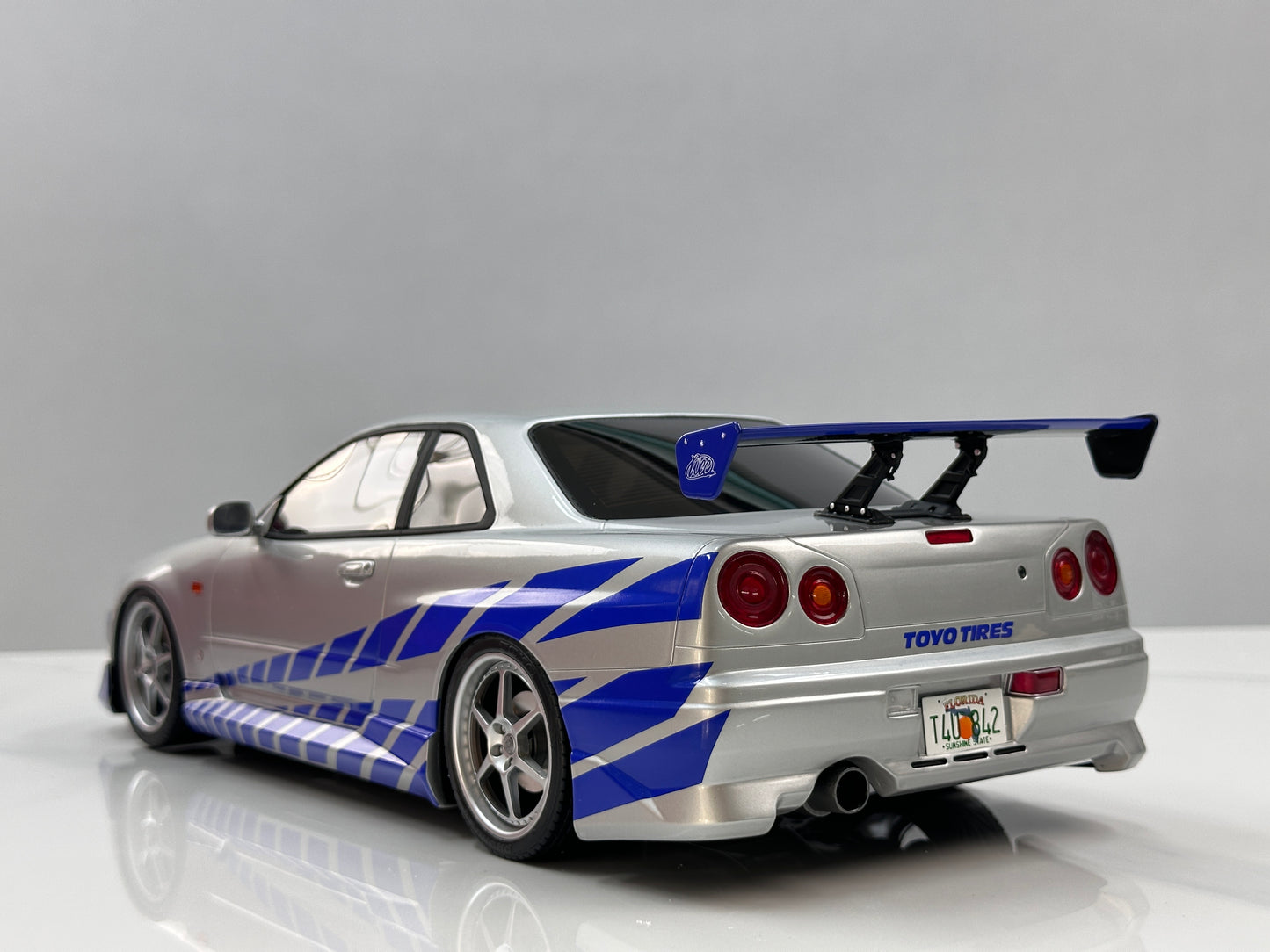 KYOSHO 1/12 Nissan Skyline R34GT-R2001 (Fast & Furious) Silver/Blue Striped KSR12007A