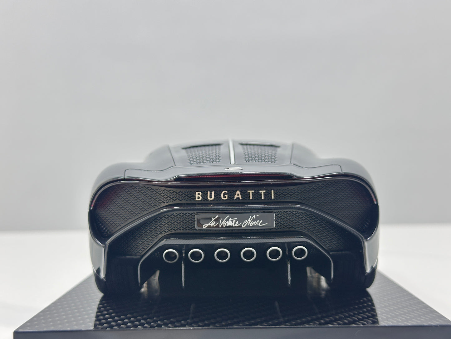 CE 1/18 Bugatti La Voiture Noire (Black Carbon Fiber) CE013