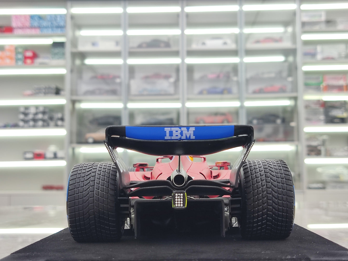 Looksmart 1/18 Ferrari SF-23 Test Fiorano 2025 #44 Lewis Hamilton - First Show in Ferrari Red LS18F1073