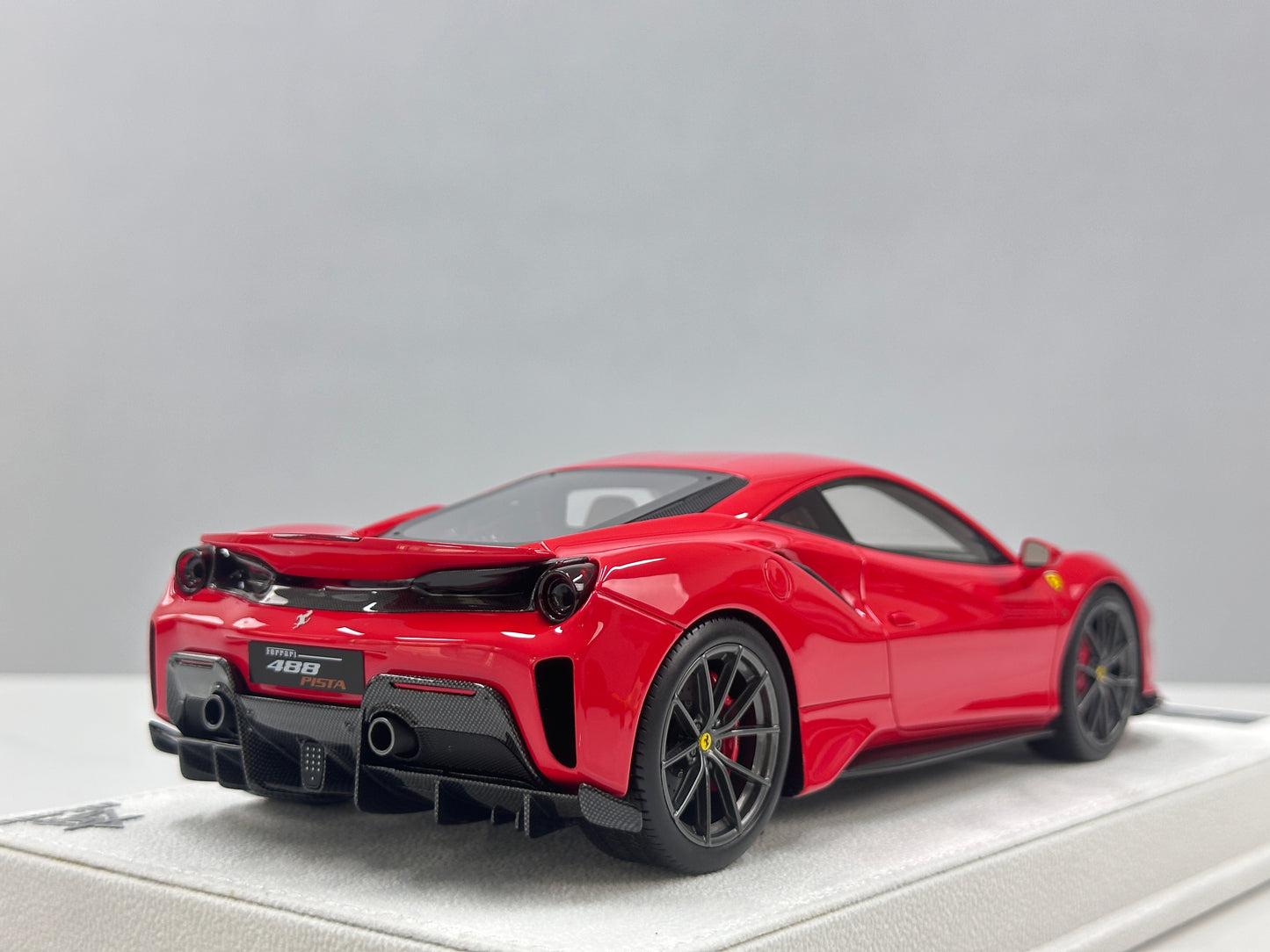 BBA Model 1/18 Ferrari 488 Pista Standard Red BBA087