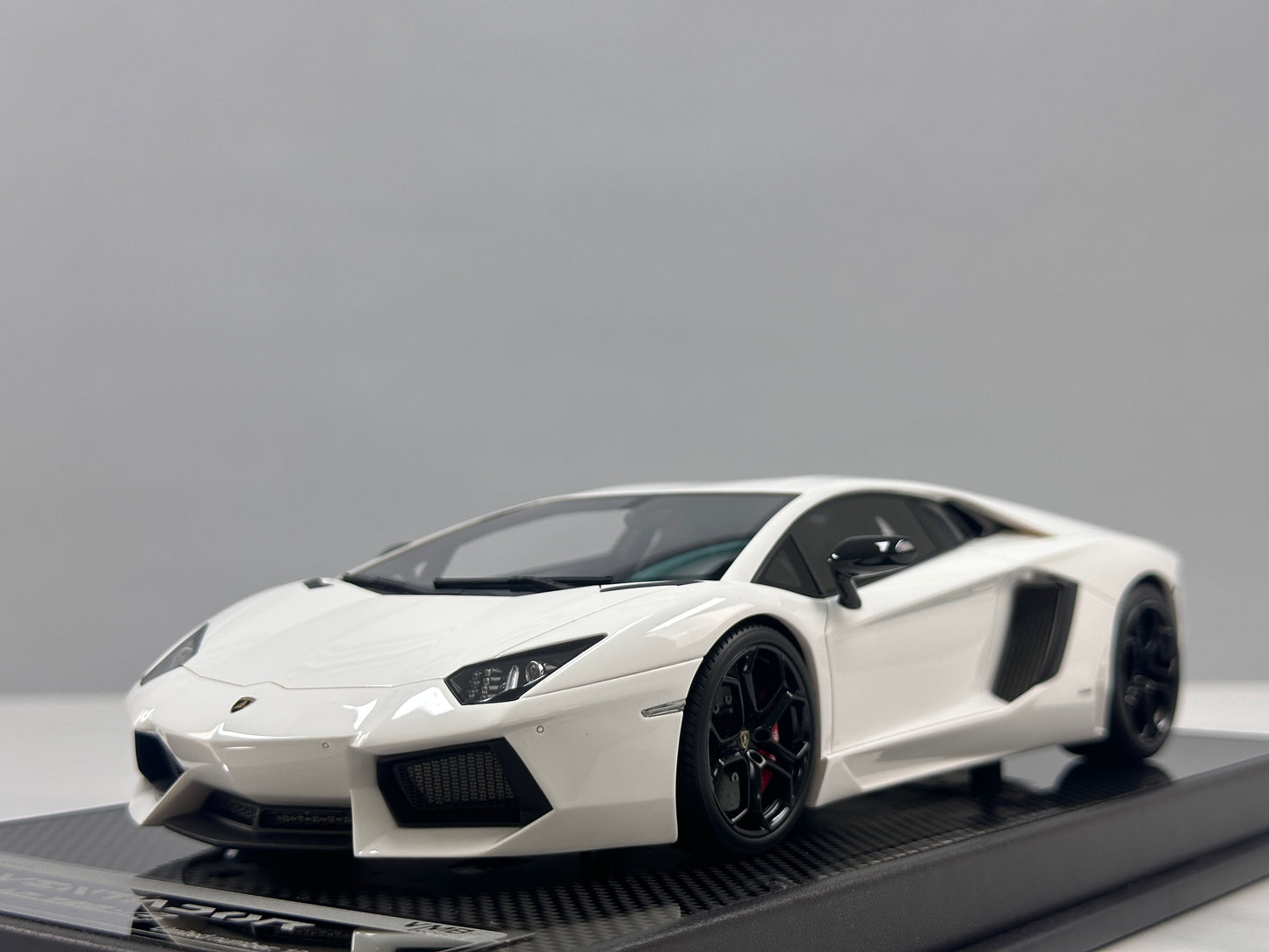 VMB 1/18 Lamborghini Aventador LP700-4 White VMB065