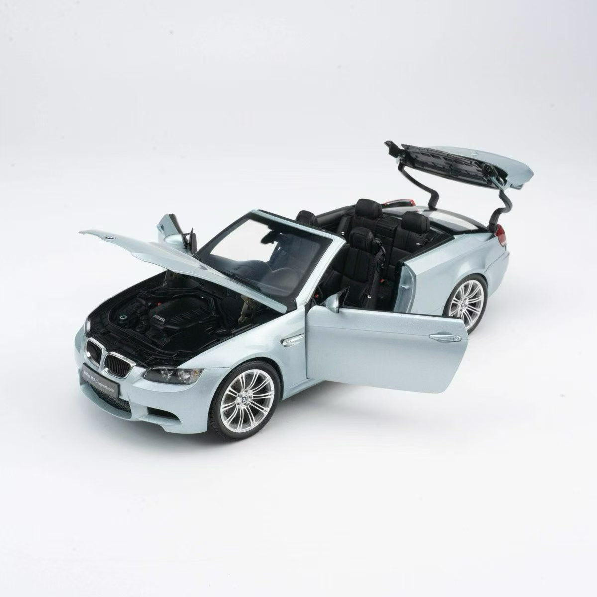 Kyosho 1:18 BMW M3 Converse (E93M) - Pre-order available in four colors, alloy alloy, fully open.