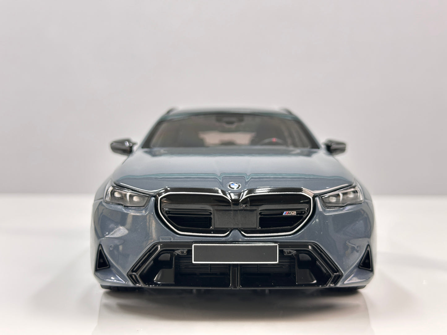 MINICHAMPS 1/18 BMW M5 Touring (2024) – Metallic Grey (110023901)