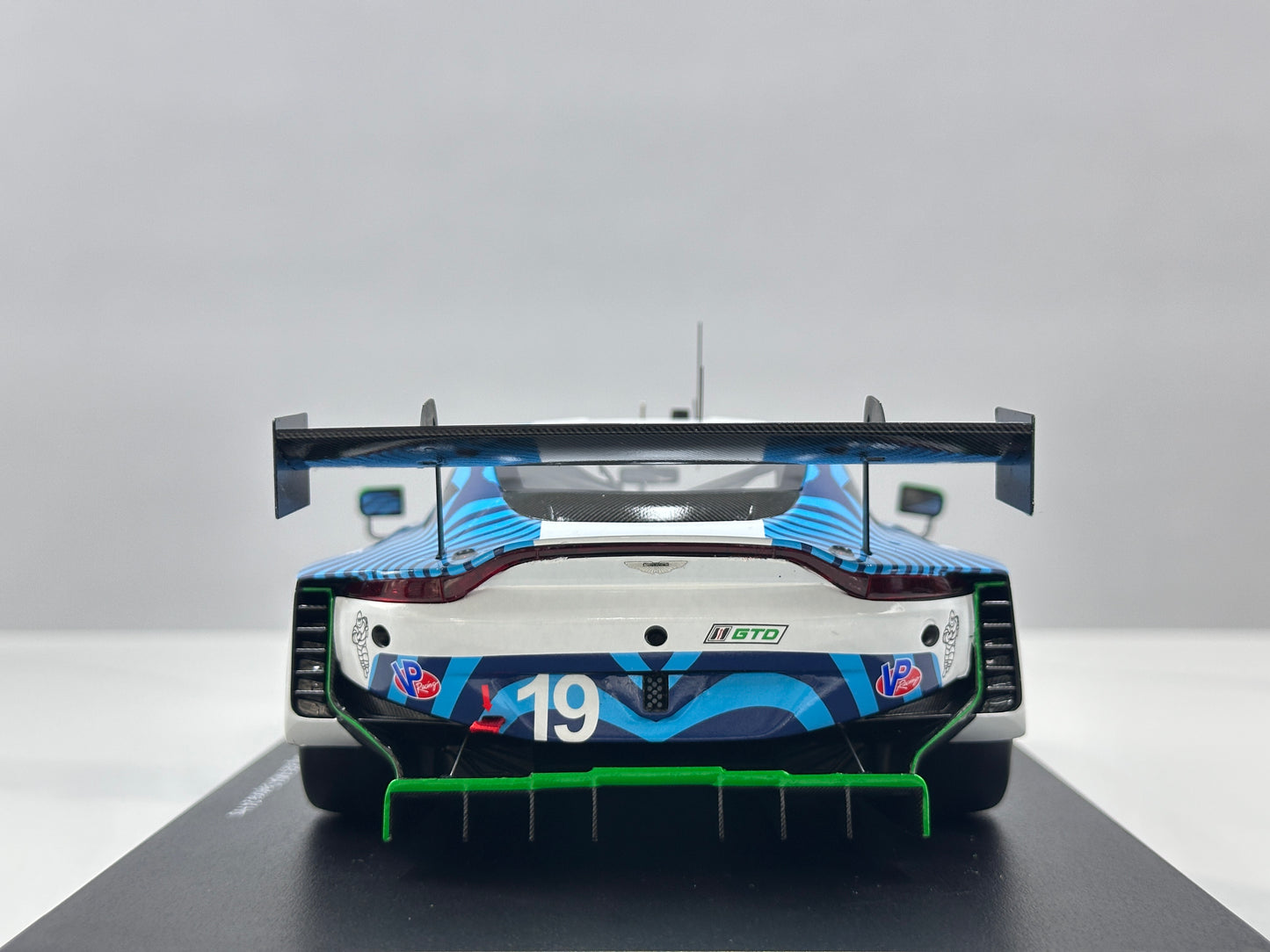 Topspeed 1/18 Aston Martin Vantage GT3 Evo – White & Blue Livery (TS0709)