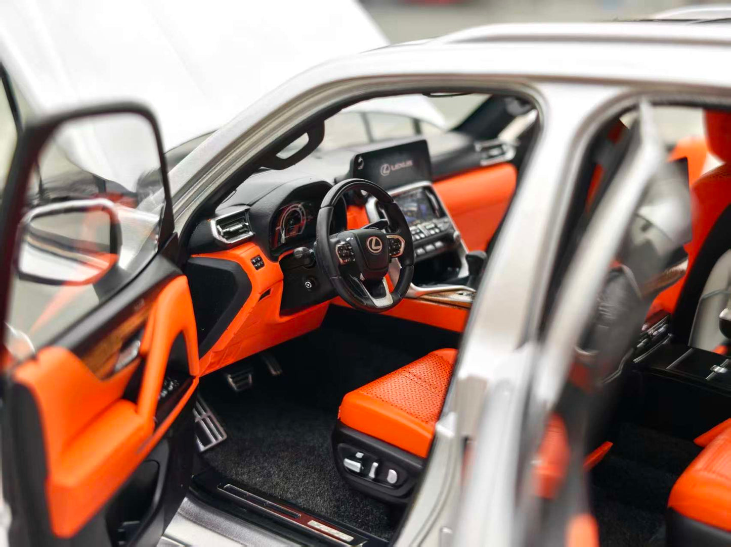 LCD 1/18 Lexus LX600 Silver Alloy Car Model LCD122