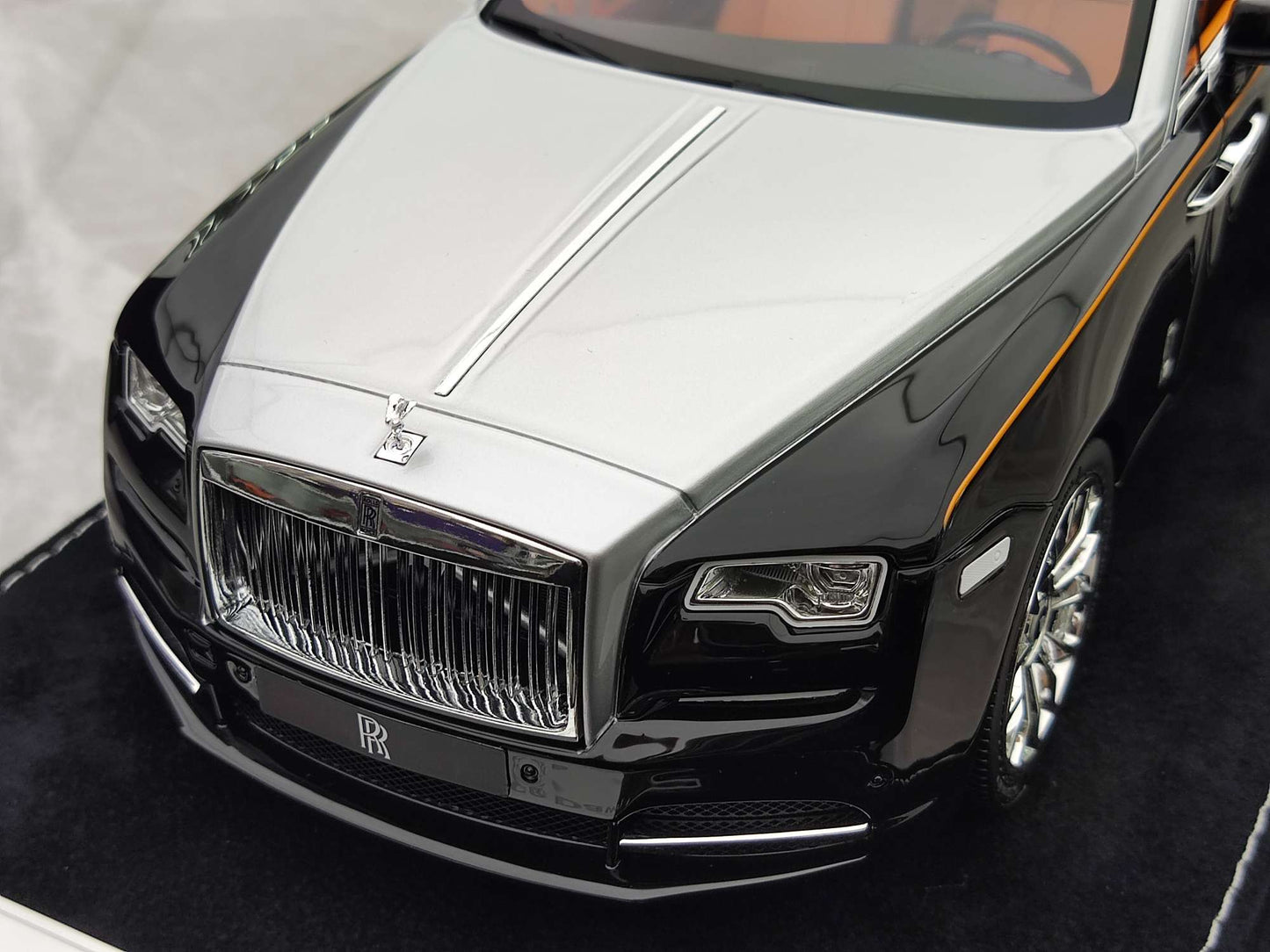 HH Model 1/18 Rolls-Royce Dawn Diamond Black/Titanium Silver HH424