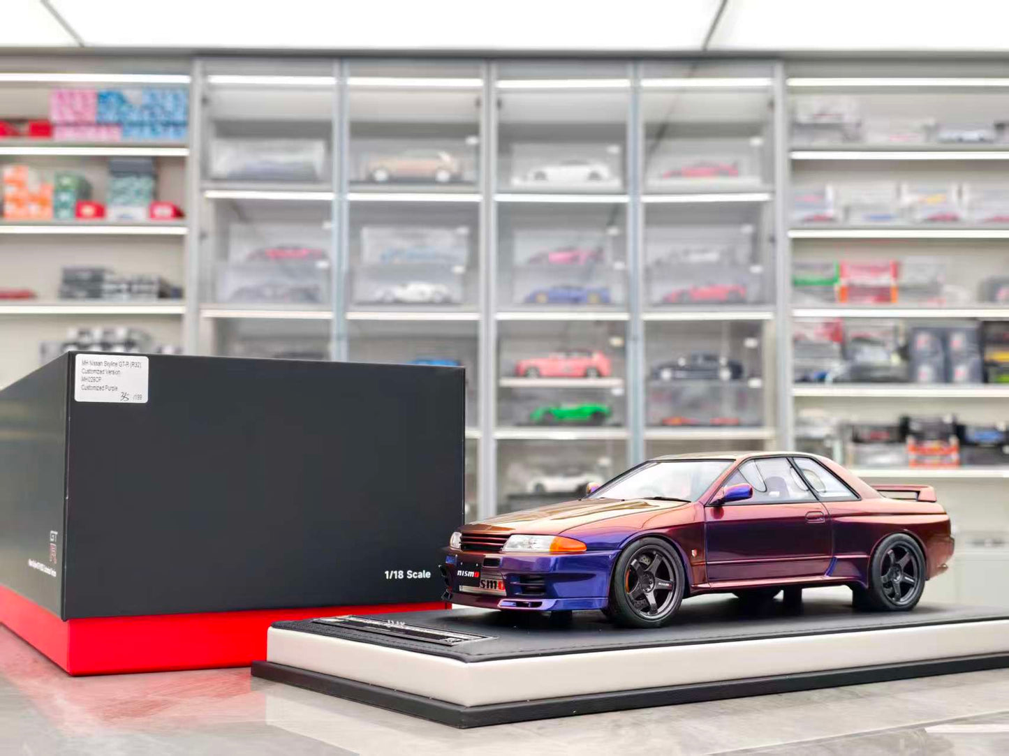 MOTORHELIX 1/18 Nissan Skyline GT-R (R32) Customized Version Chromatic Purple MH333