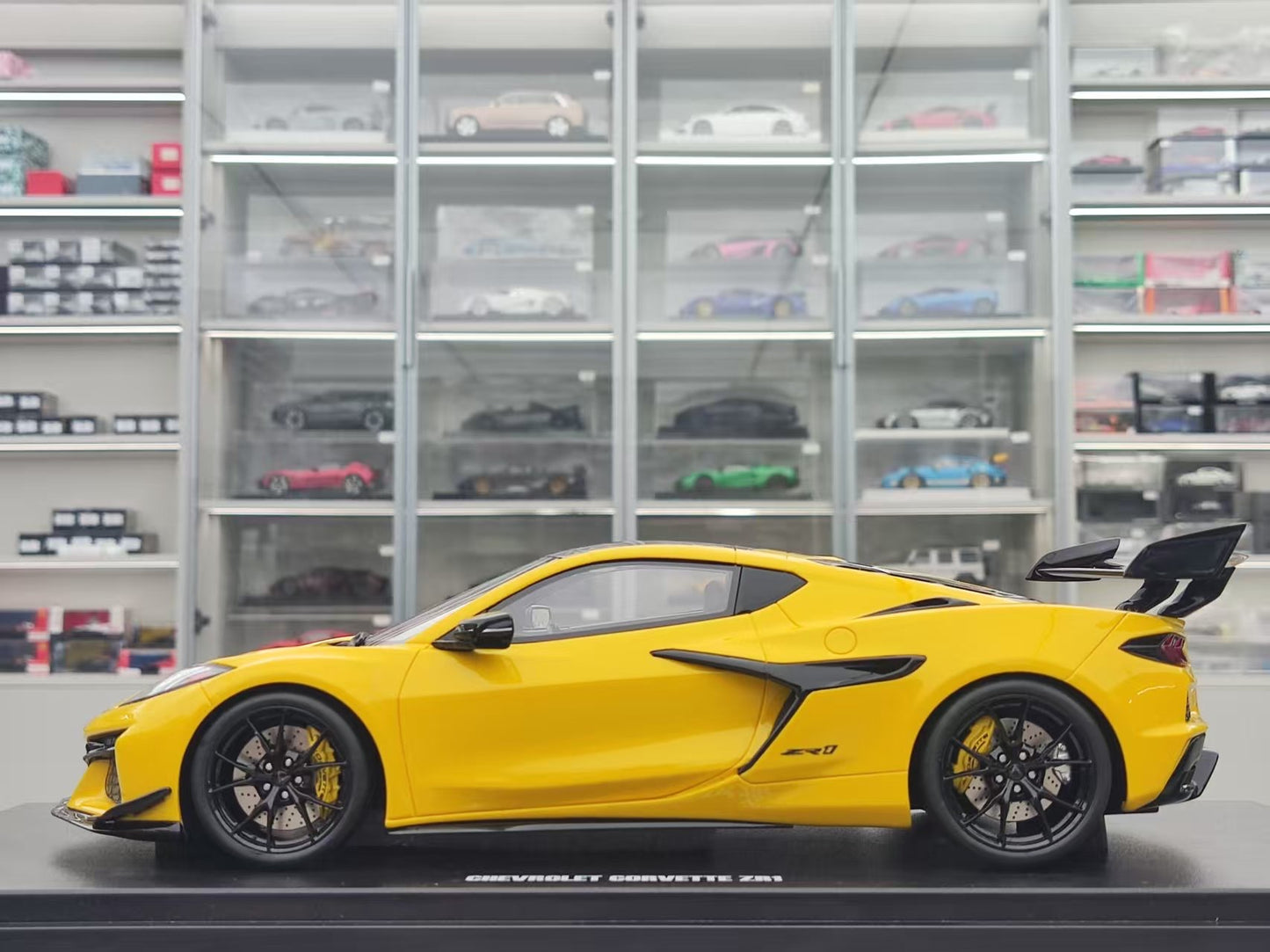 GT Spirit 1/18 Chevrolet Corvette C8 ZR1 Yellow GT528