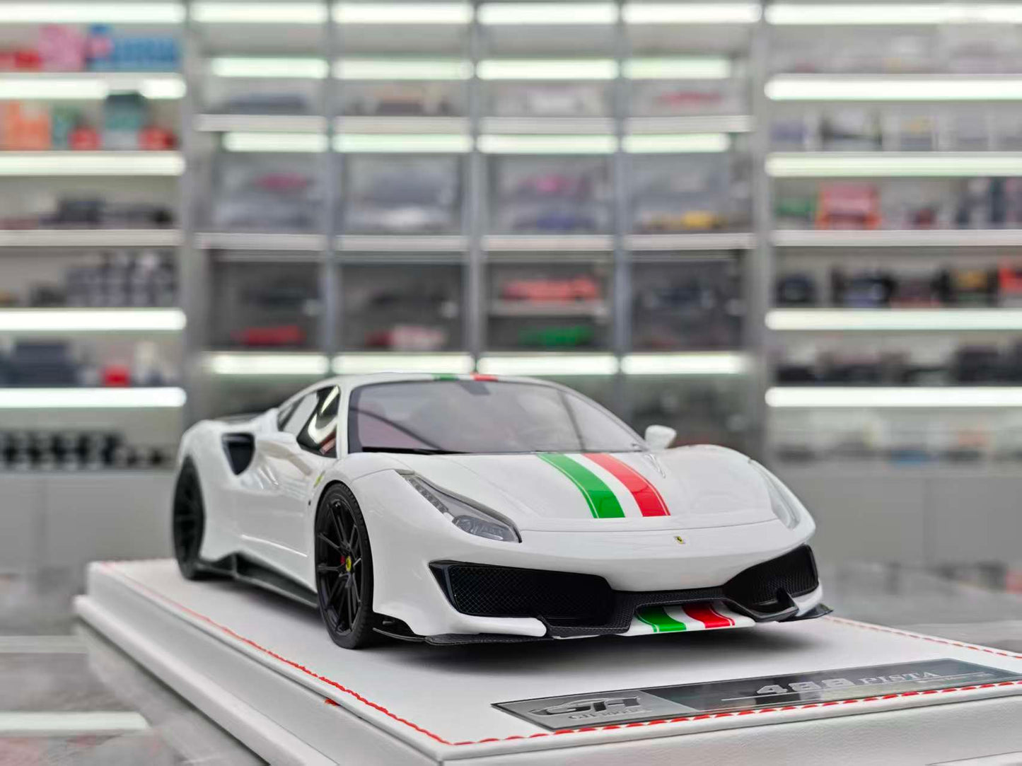 GH MODEL 1/18 Ferrari Novitec 488pista Glowing Green GH008