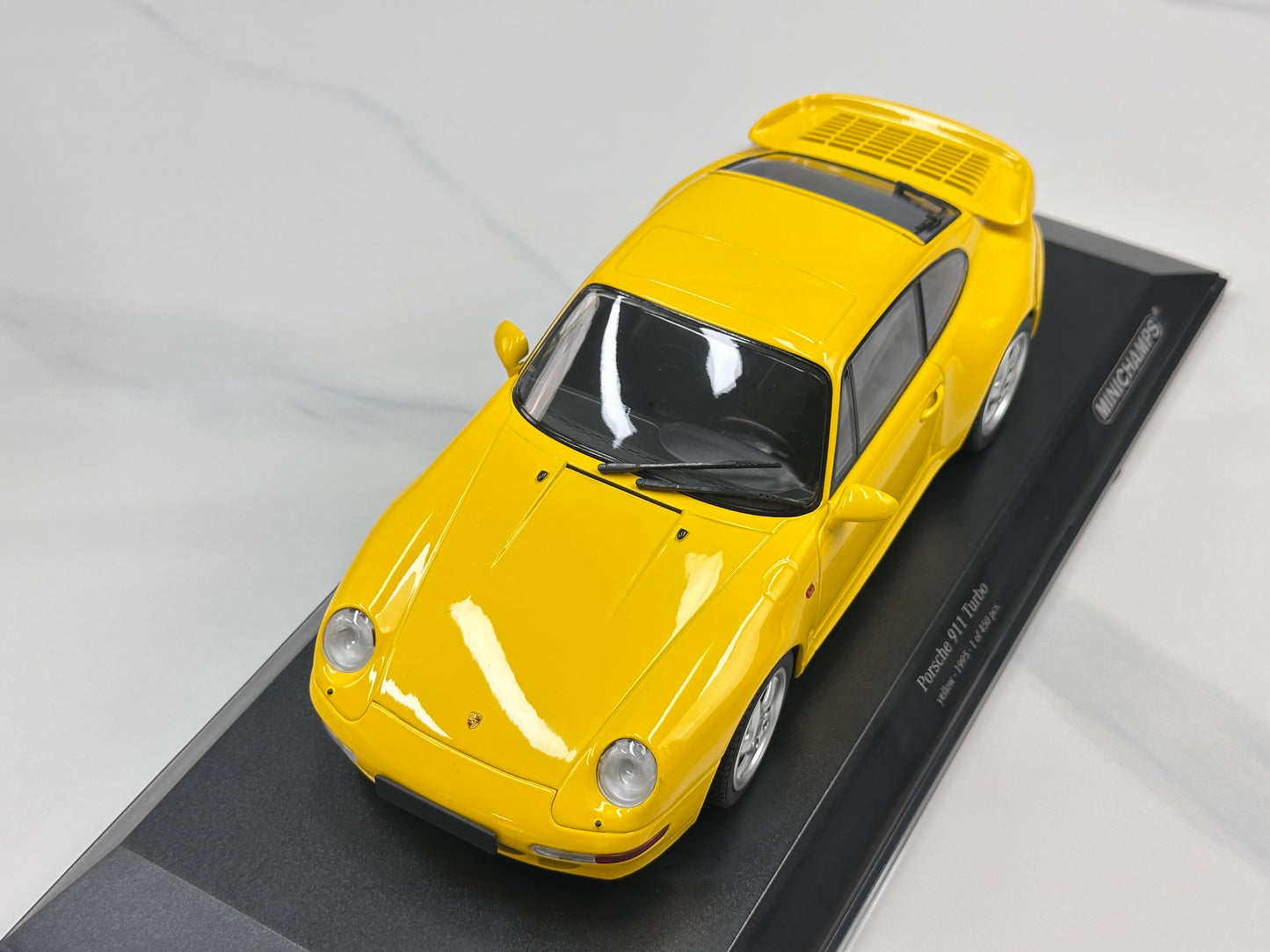 MINICHAMPS 1/18 Porsche 911 (993) Turbo (1995) Yellow 155061172