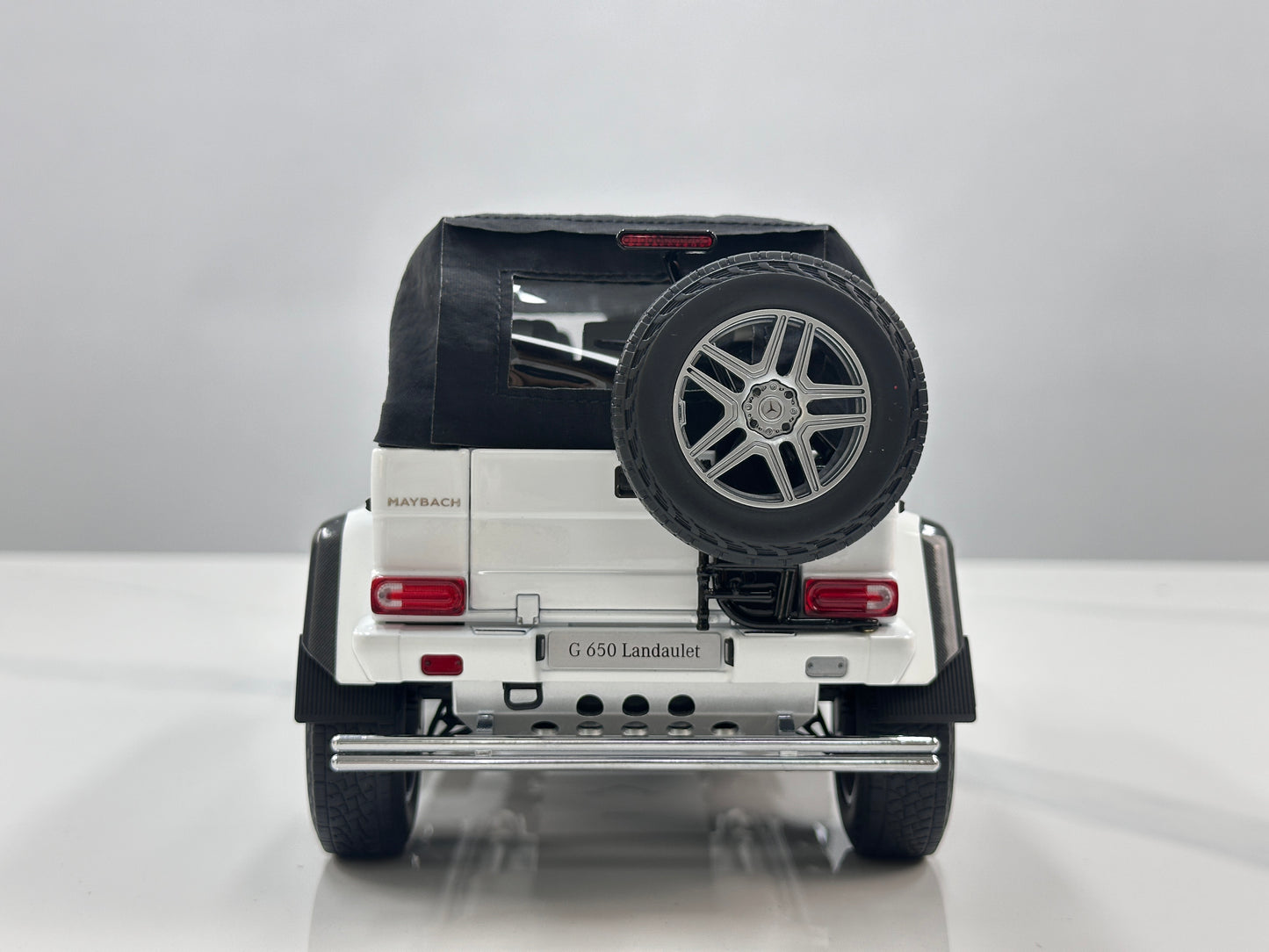 Almost Real 1/18 Mercedes-Benz G 650 Landaulet Metallic White 820213