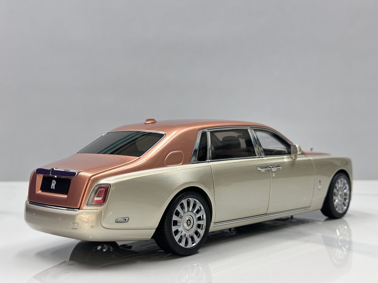 ZP 1/18 Rolls-Royce Phantom VIII Rose Gold/Champagne Gold ZP121