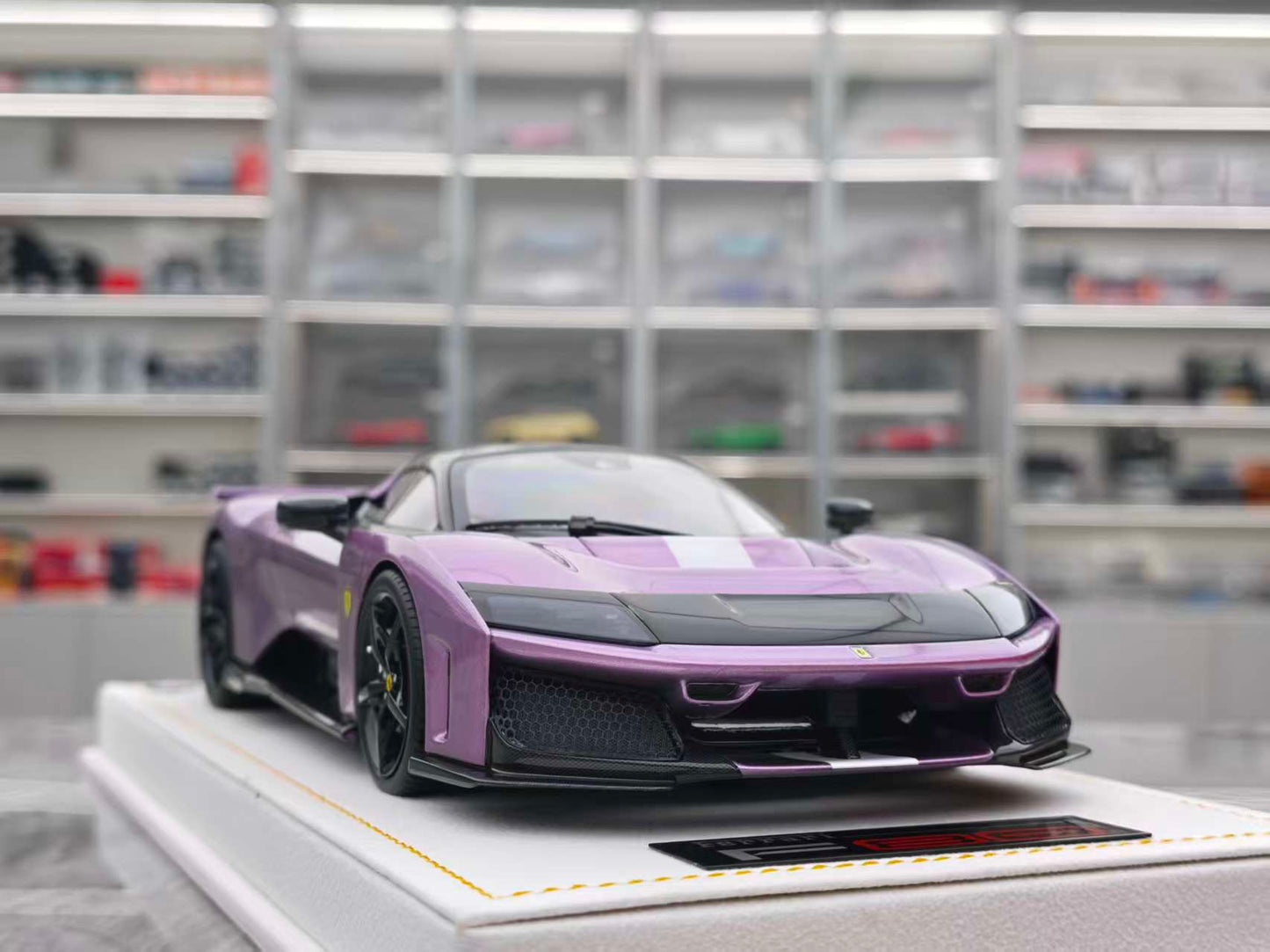 MR 1/18 Ferrari F80 Special Edition 30th Anniversary Purple FE045BN1