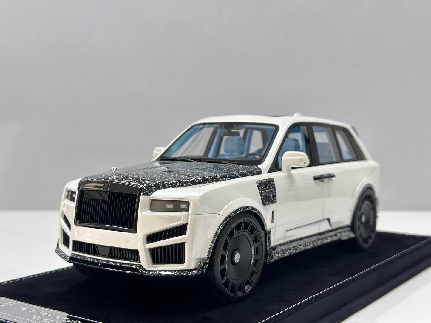 HH MODEL 1/18 Rolls-Royce Cullinan Series II MANSORY Pearl White HH698