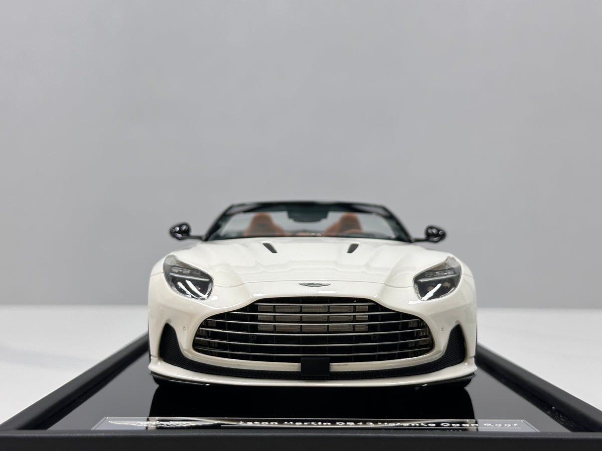 MOTORHELIX 1/18 Aston Martin DB12 Volante (Convertible) - Moonlight White - MH395