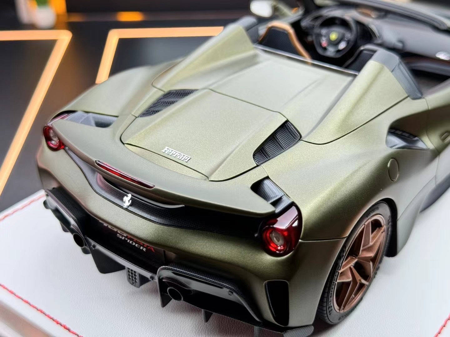DM 1/18 Ferrari 488 pista spider Verde Masoni Opaco 01/25 DDJ013