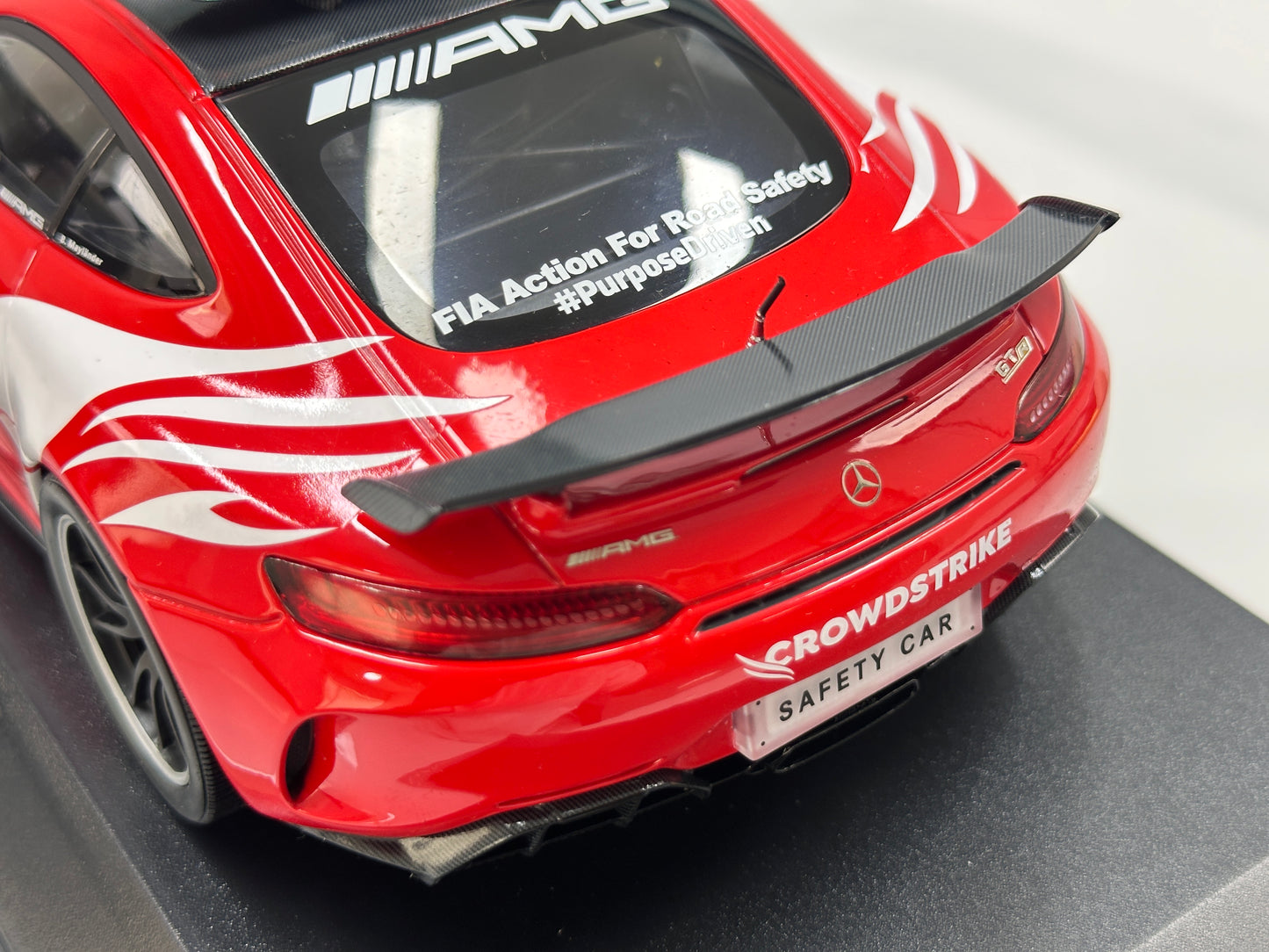 MINICHAMPS 1/18 Mercedes-AMG GT-R F1 Safety Car 2021 Red Livery 155036095