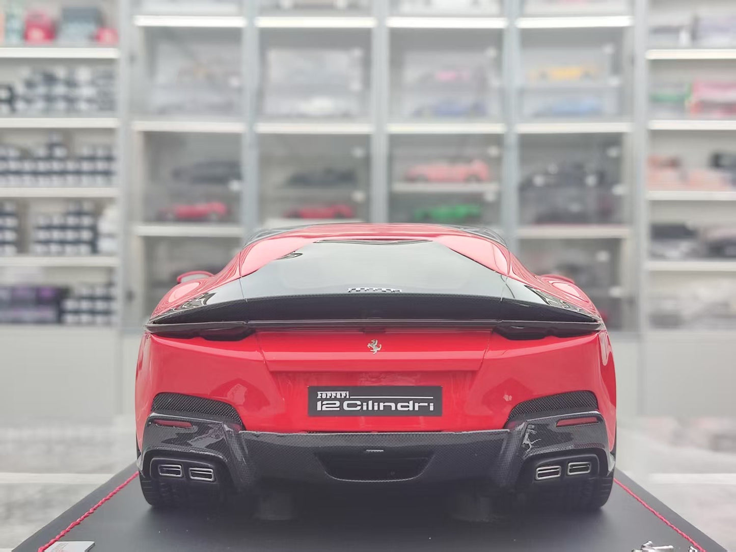 MR 1/18 Ferrari 12 Cilindri Racing Red FE043F