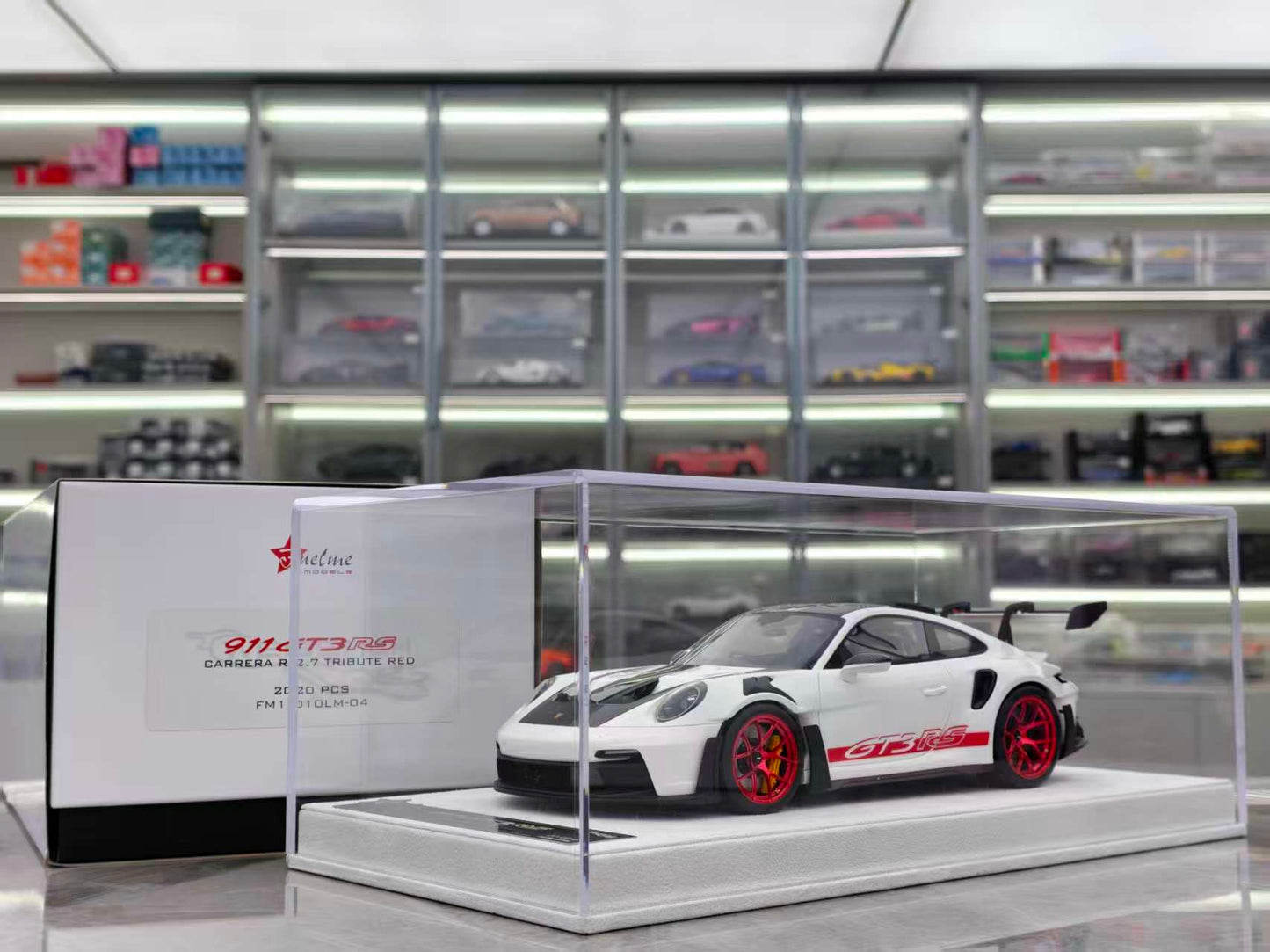 FuelMe 1/18 Porsche 992 GT3RS Carrera Red FM18010LM-04