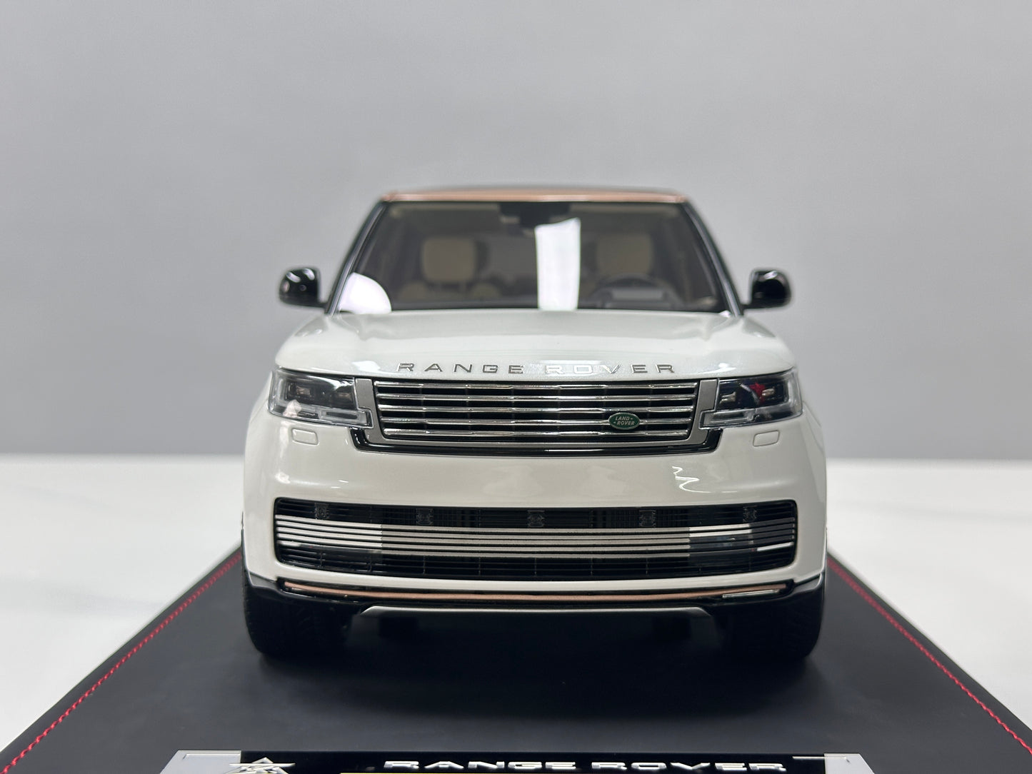 BBA MODEL 1:18 Land Rover Range Rover Autobiography — Pearl White with Platinum Roof (BBA065)