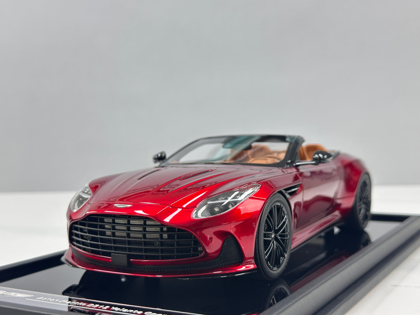 Xiaoguang Model & MotorHelix 1/18 Aston Martin DB12 Volante Convertible – Volcano Red Metallic (MH388)
