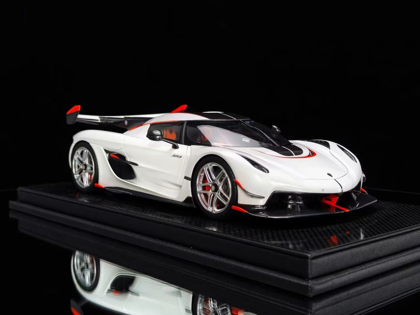 Frontiart 1/18 Koenigsegg Jesko Crystal White Model Car
