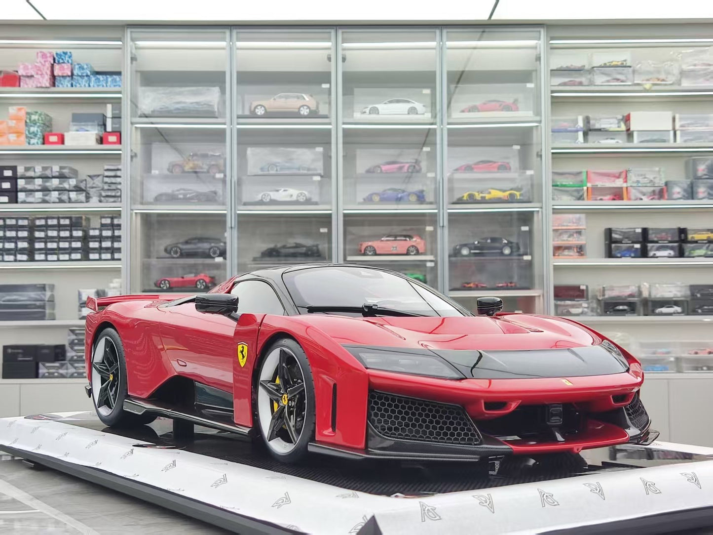 Amalgam 1/8 Ferrari F80 (2024) Red M6324-SC1-14