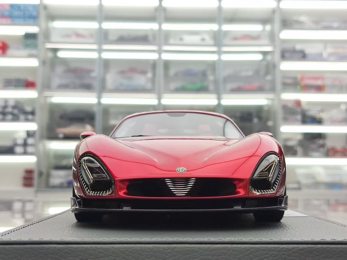 BBR 1/18 Alfa Romeo 33 Stradale Red Leather Base Car Model P18264A