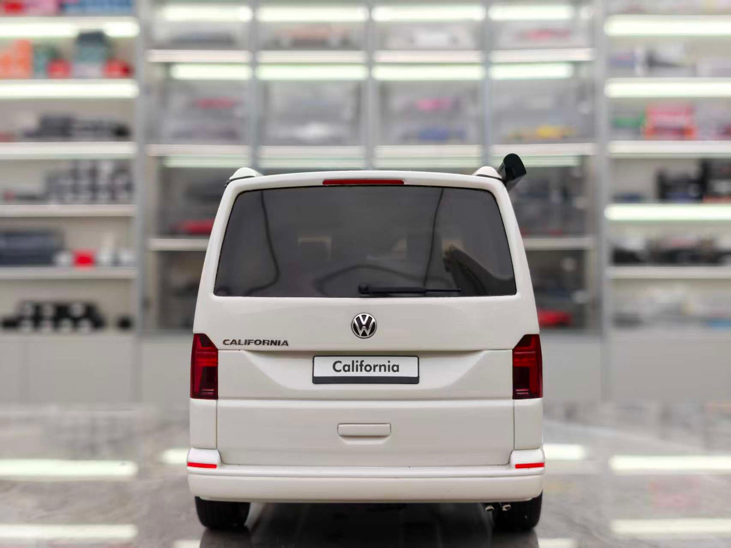 OttO 1/18 VOLKSWAGEN T6.1 CALIFORNIA OCEA OT488