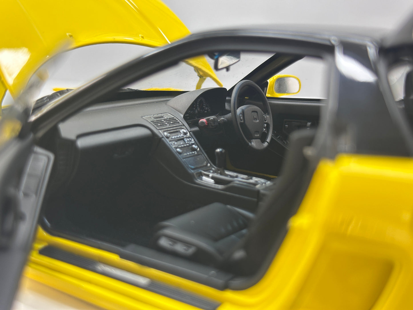 LCD 1/18 Honda NSX 1st Generation (MK1/NA1) Yellow LCD18022-YE