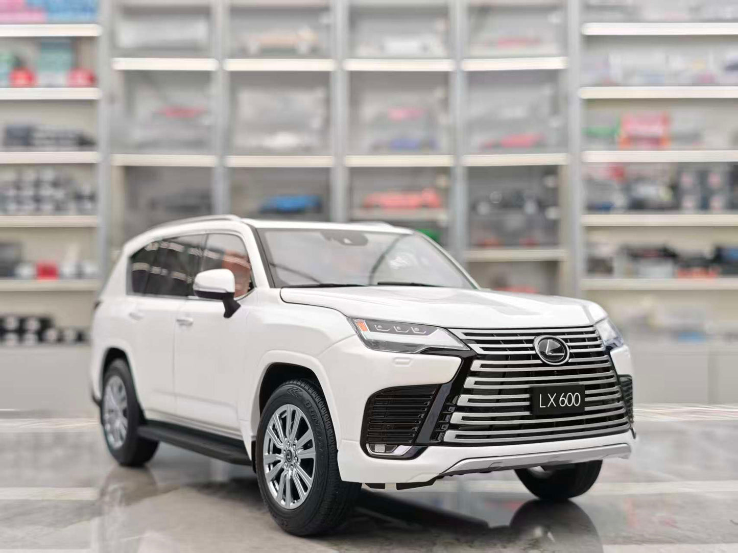 LCD 1/18 Lexus LX600 White Diecast Car Model LCD121