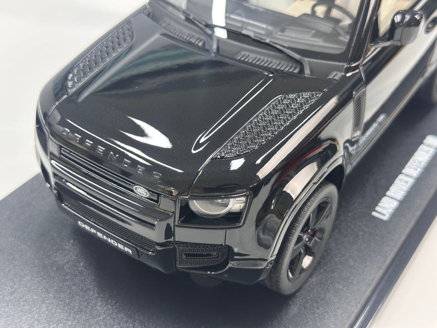 GT Spirit 1/18 Land Rover Defender 90 Black GT992