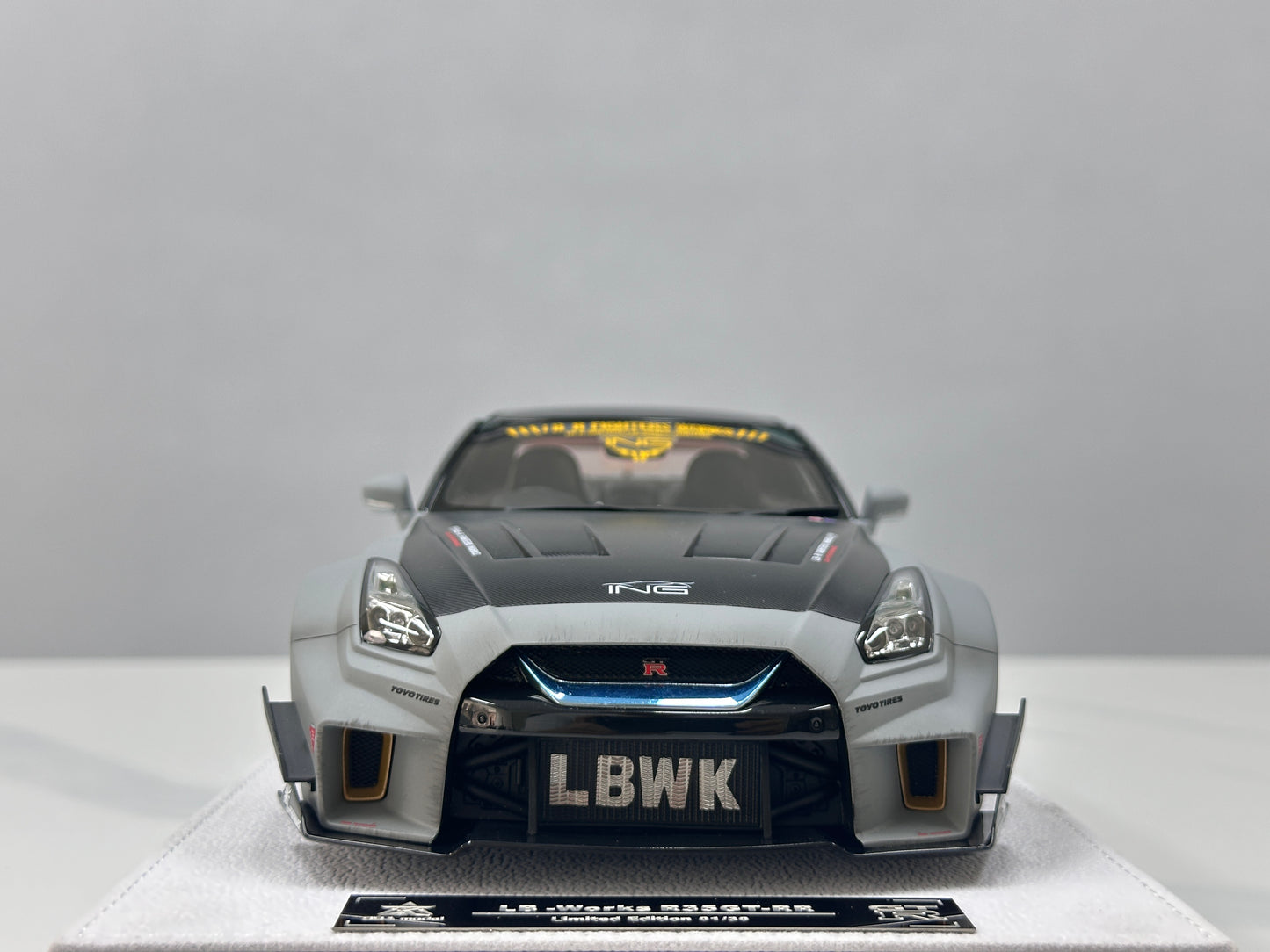 BBA MODEL 1/18 Nissan GTR 35GT-RR Fighter Gray BBA063