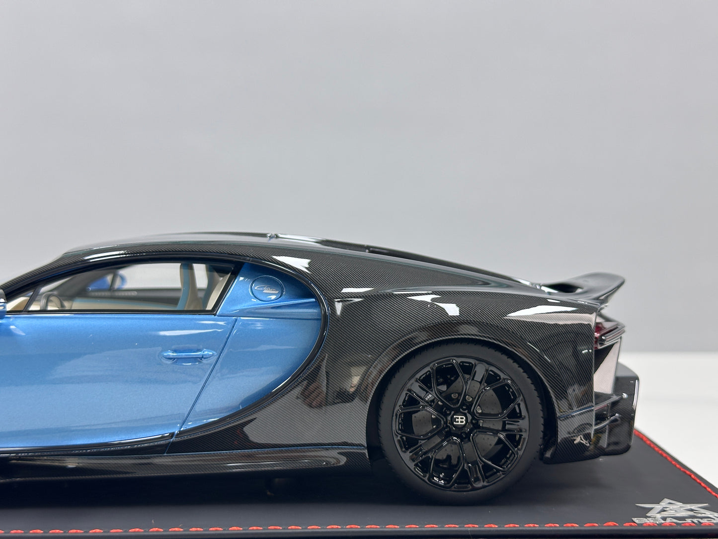 BBA MODEL 1/18 Bugatti Chiron Profilée – Ice Blue (BBA071)