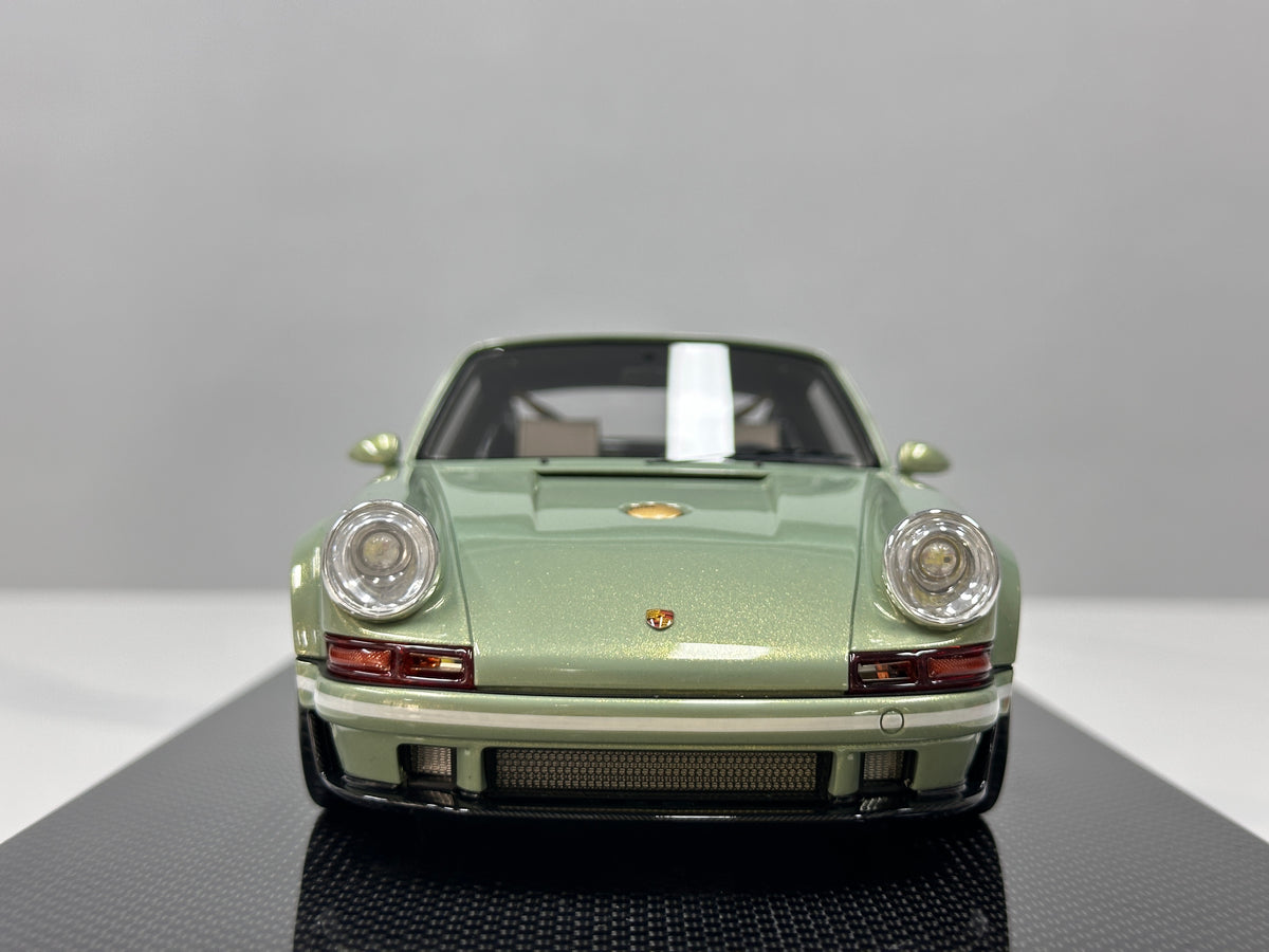 Dino Model 1/18 Porsche Singer DLS – Urban Bamboo Green (DC008)