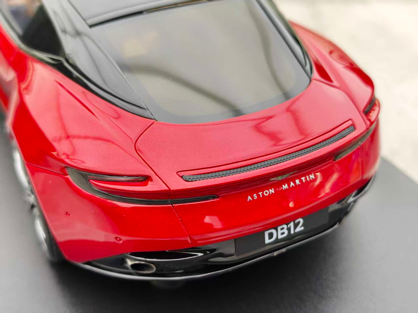 GT Spirit 1/18 ASTON MARTIN DB12 HYPER RED GT936