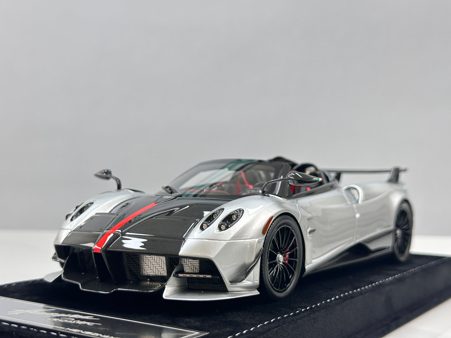 HH Model 1/18 Pagani Huayra Silver & Black Carbon HH662