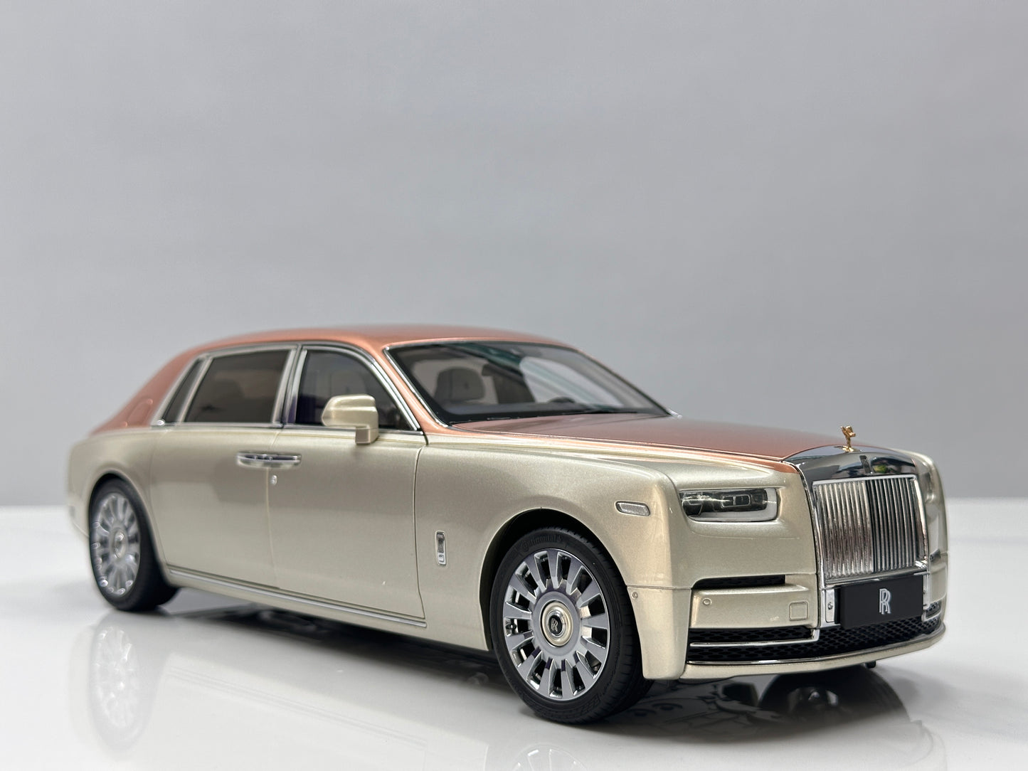 ZP 1/18 Rolls-Royce Phantom VIII Rose Gold/Champagne Gold ZP121