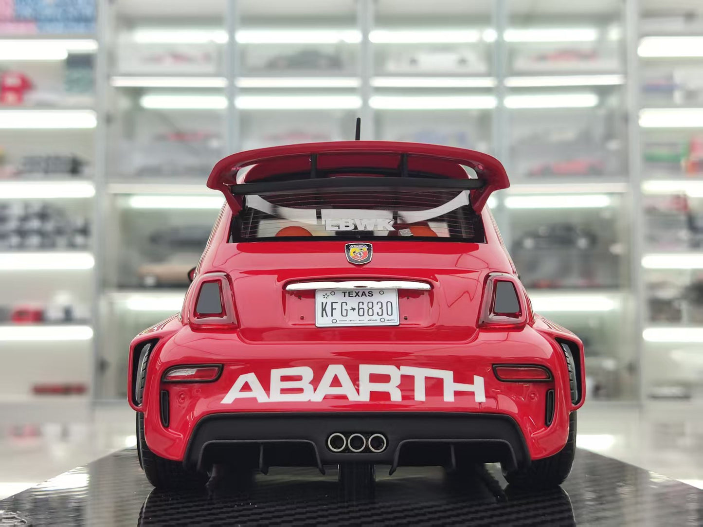 VIP 1/18 Abbas 595 Standard Red VIP183