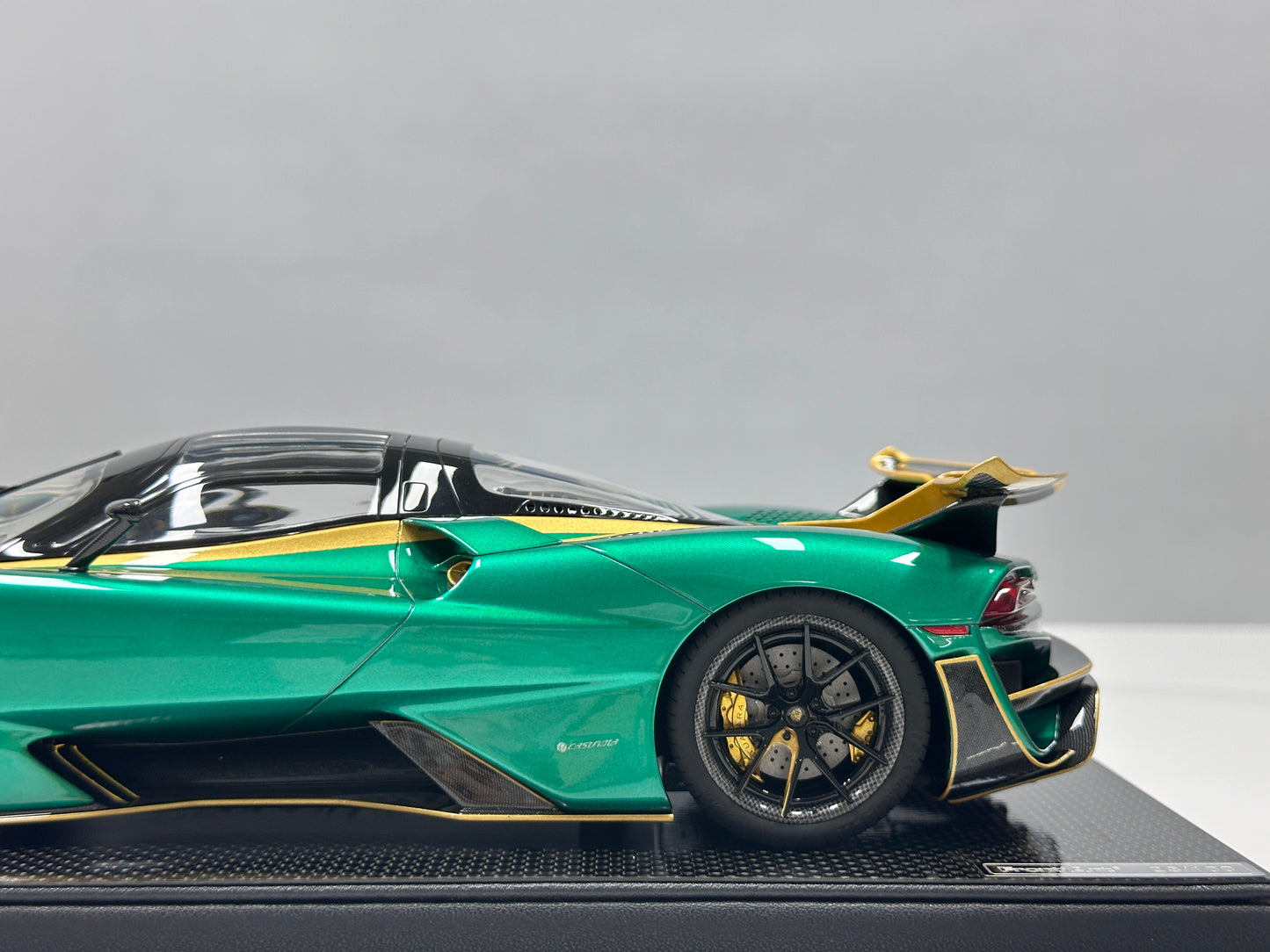 FrontiArt 1/18 SSC Tuatara Striker - Green (FA202)