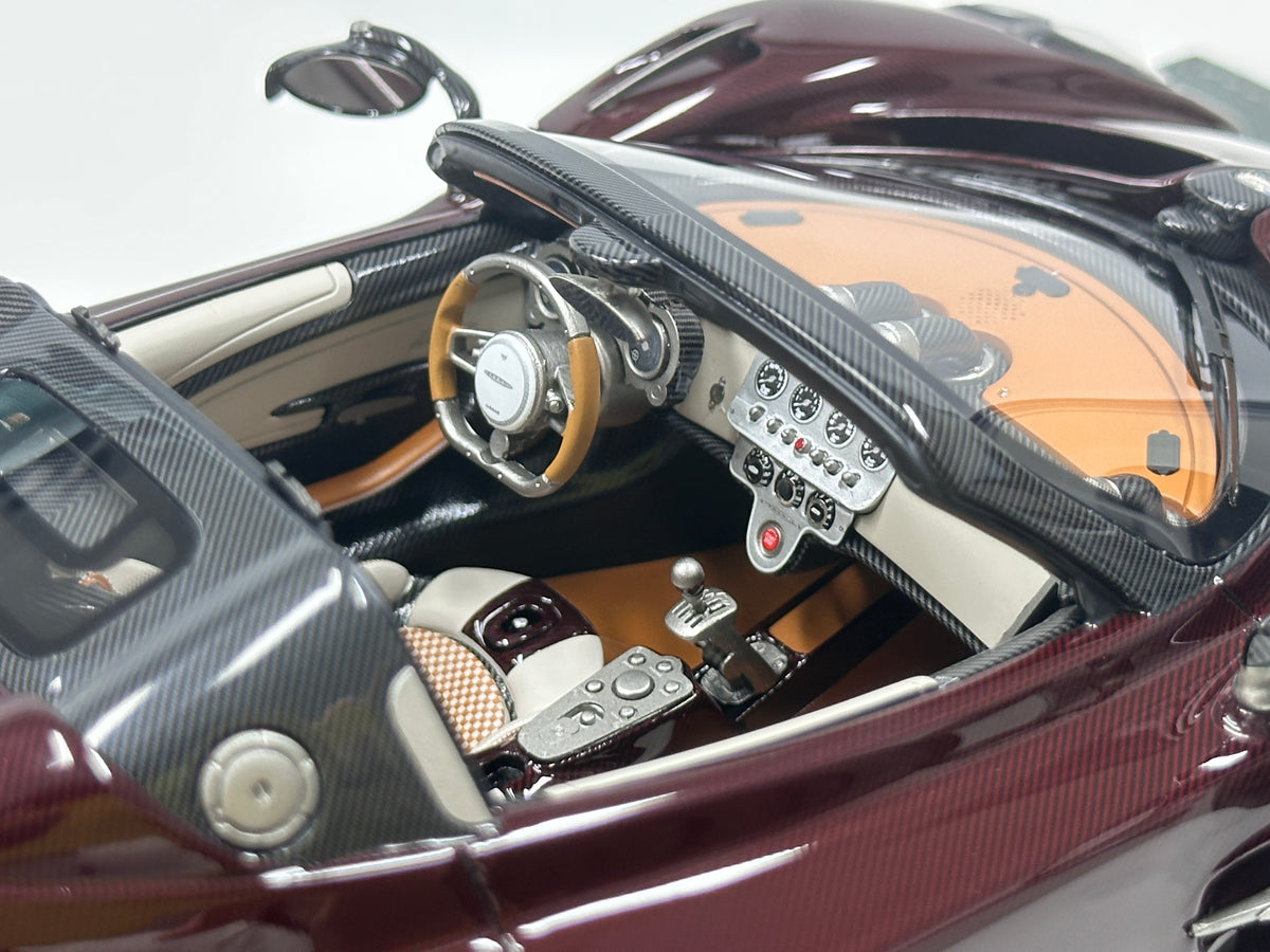 BBR 1/18 Pagani Utopia Roadster Full Carbon P18245A