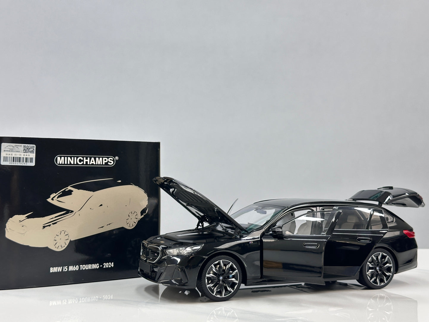 MINICHAMPS 1/18 BMW i5 M60 Touring 2024 Metallic Black 110023602