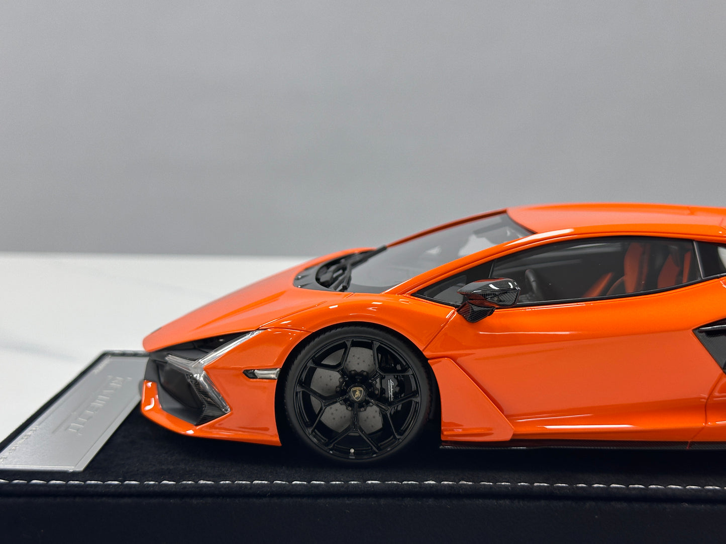 HH Model 1/18 Lamborghini Revuelto Apodes Orange HH626
