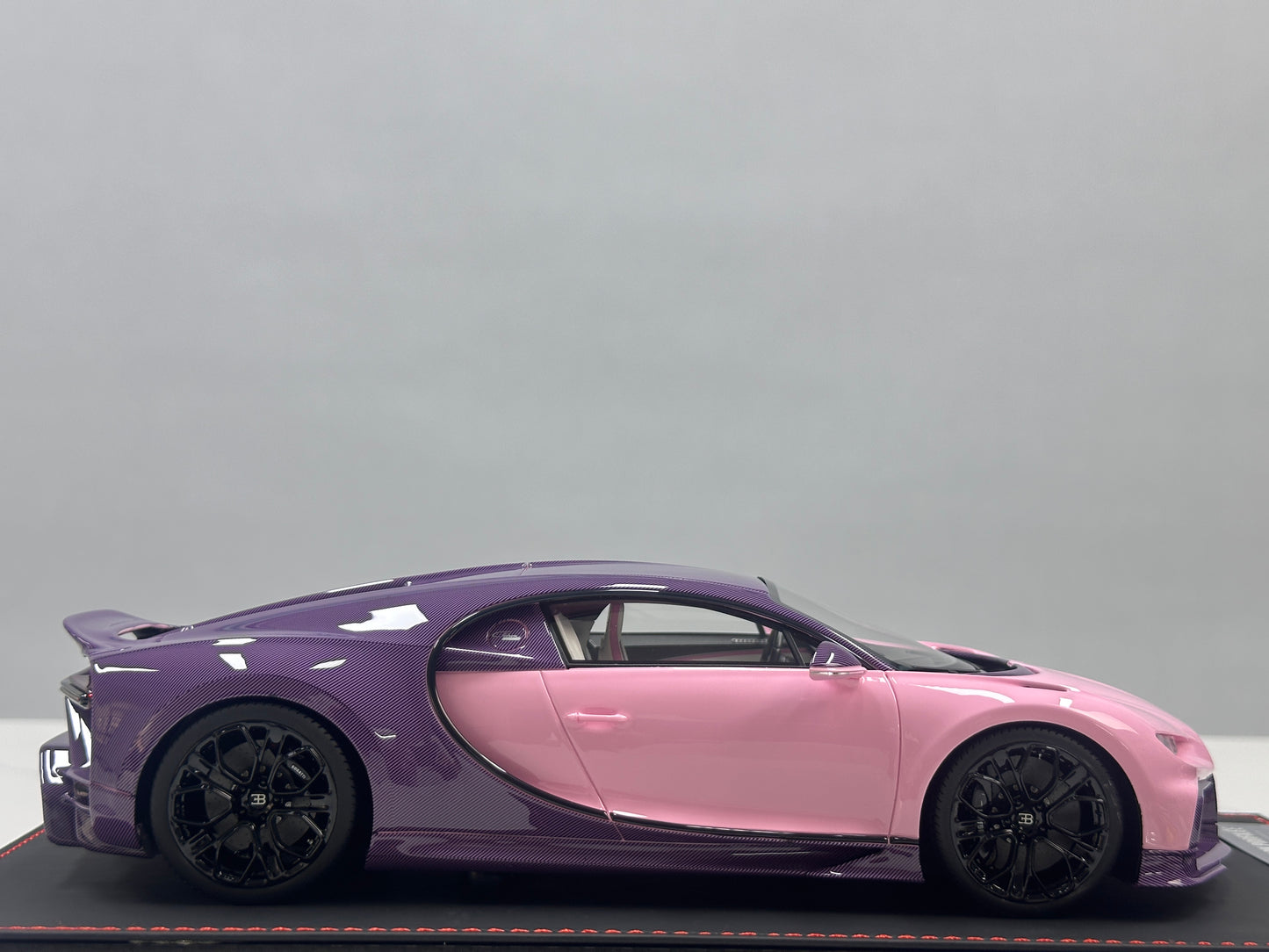 BBA MODEL 1/18 Bugatti Chiron Profilee in Girly Pink BBA074