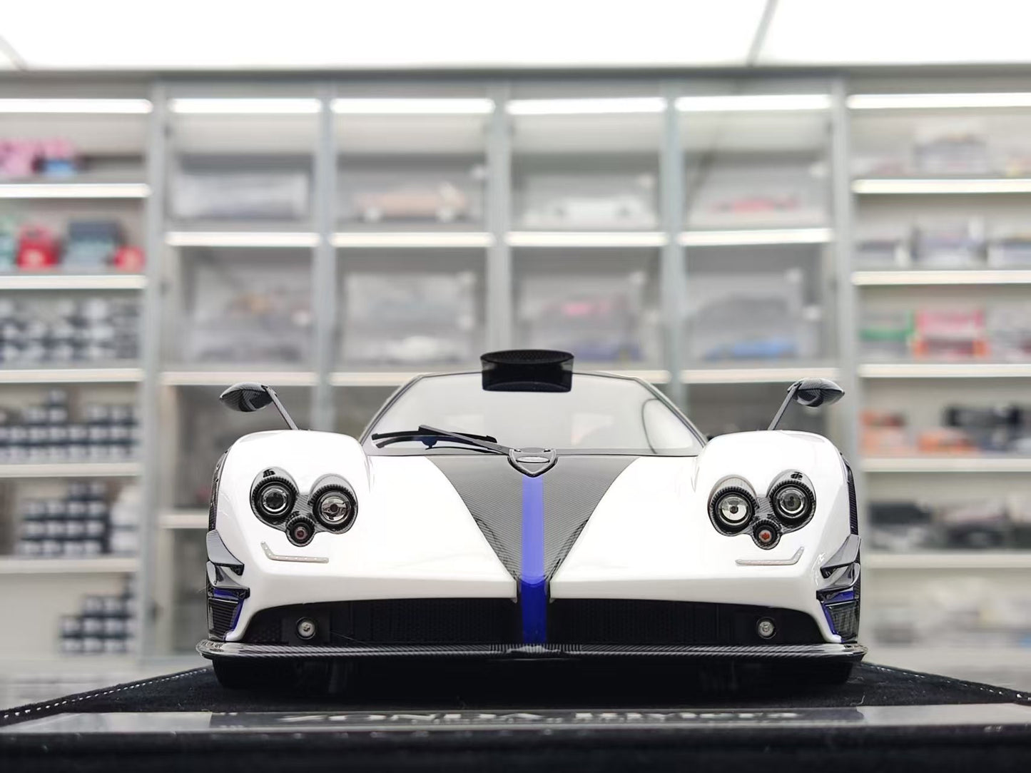 HH Model 1/18 Pagani Zonda Specials Riviera HH549