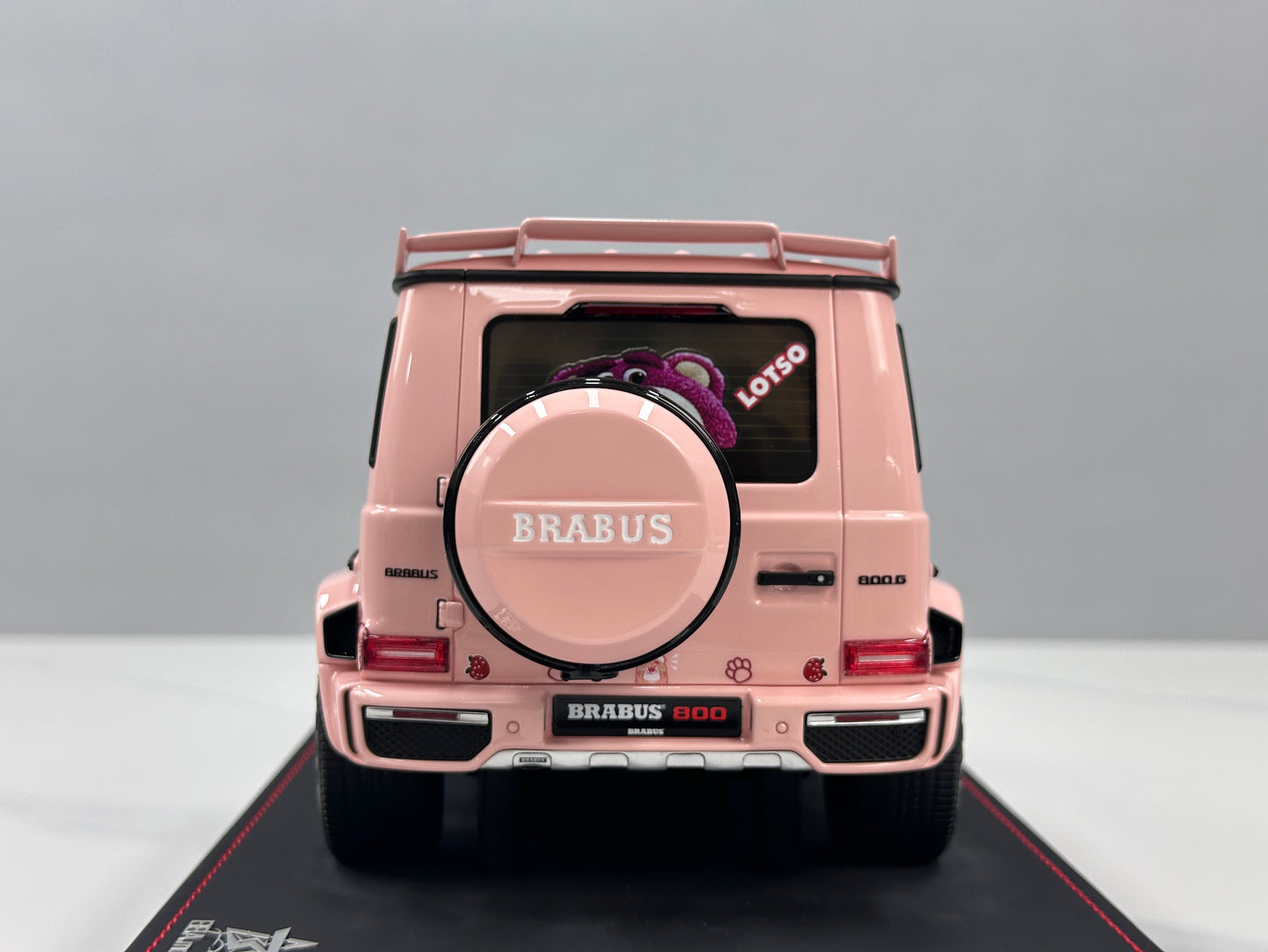 BBA Model 1/18 Brabus G800 "Lotso" (Strawberry Bear) BBA083