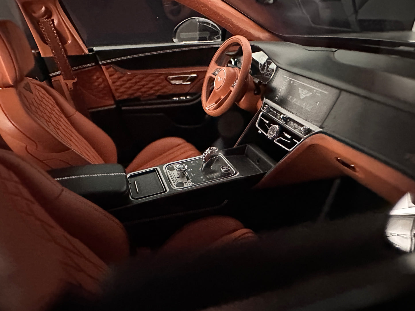HH Model 1/18 Bentley Flying Spur Diamond Black HH627