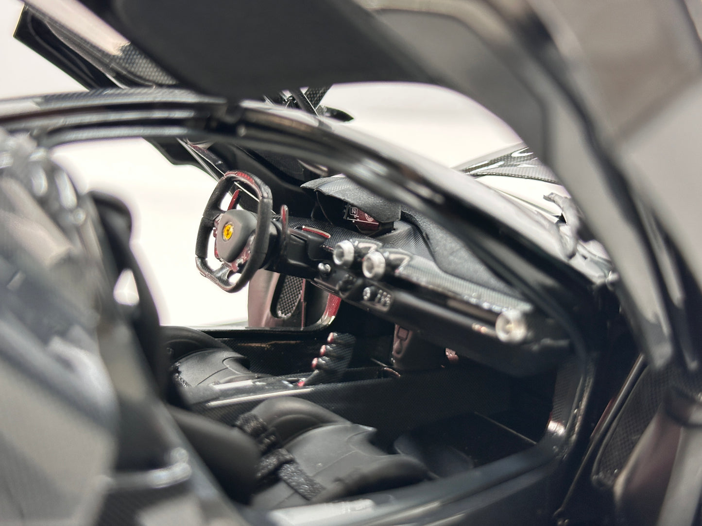 BBR 1/18 Ferrari LaFerrari, Alloy Alloy Fully Open, Carbon Fiber Sole, Black Knight BBR182244A