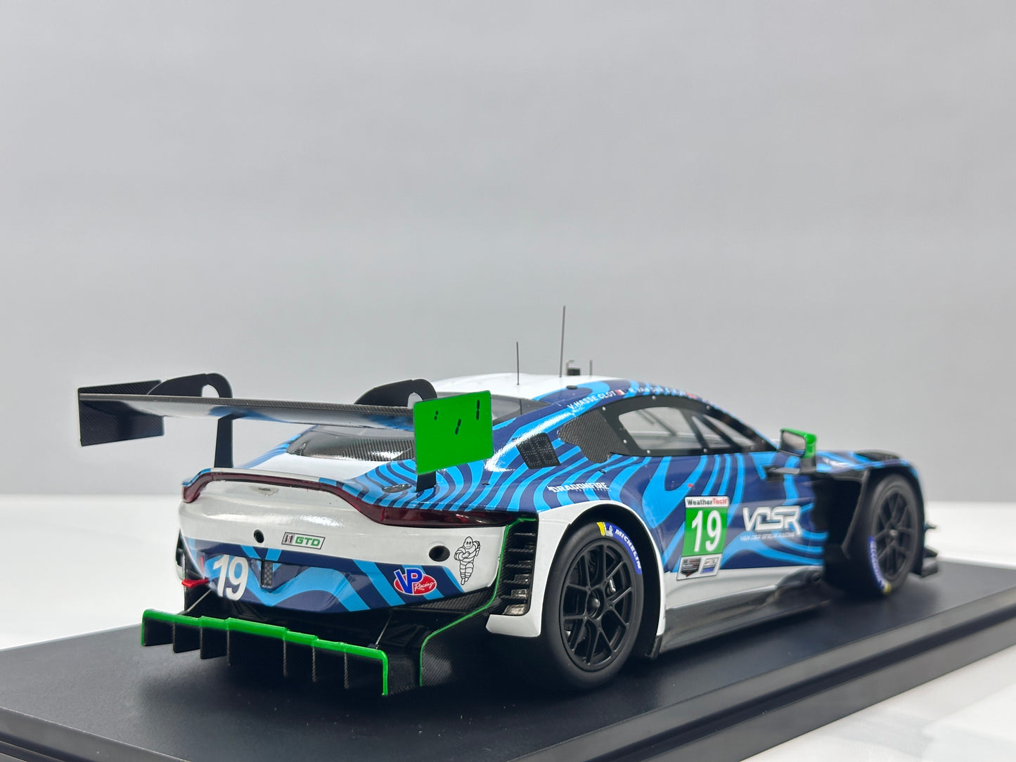 Topspeed 1/18 Aston Martin Vantage GT3 Evo – White & Blue Livery (TS0709)